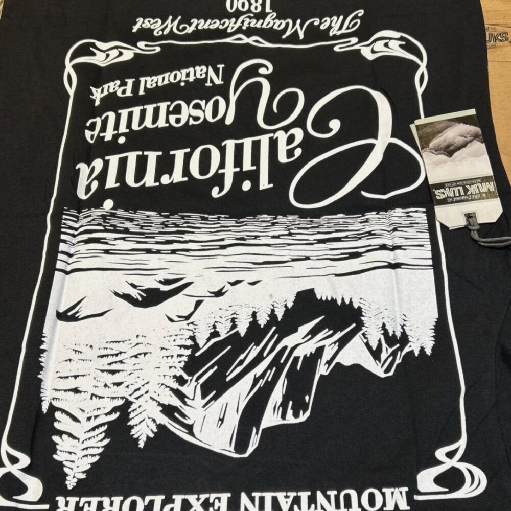 NEW LOT OF 4 GRAPHIC T SHIRTS MENS (SHORT SLEEVE) YELLOWSTONE /NATIONAL PARKS - Picture 7 of 11